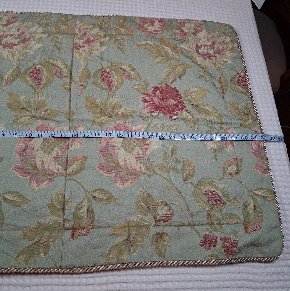 Ashley Furniture Throw Pillow & 2 Std. Shams Light Green Floral Braided Detail